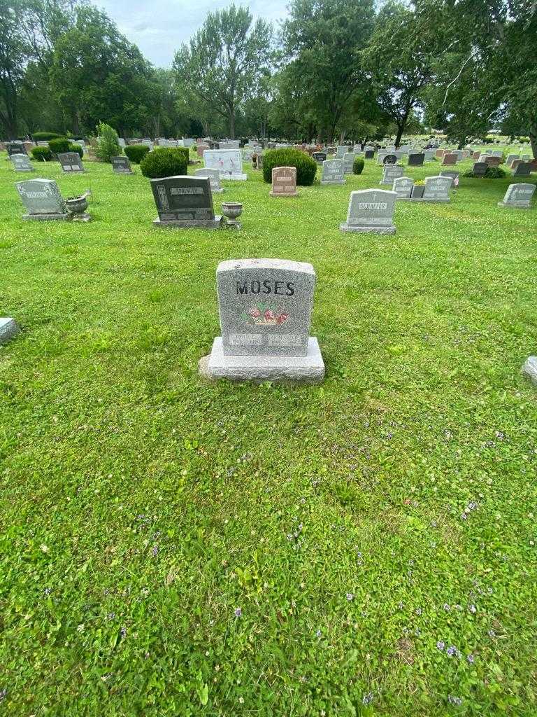 Howard P. Moses's grave. Photo 1