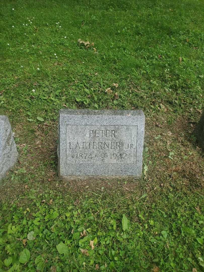 Peter Latterner Junior's grave. Photo 2