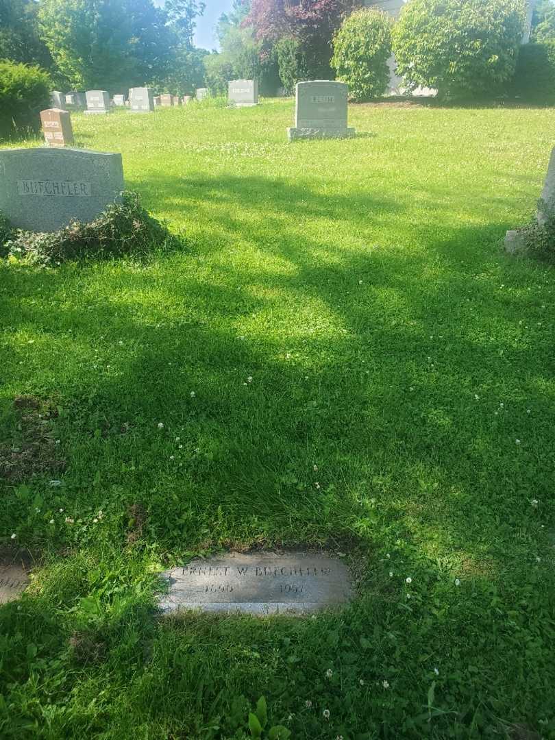 Ernest W. Buecheler's grave. Photo 2