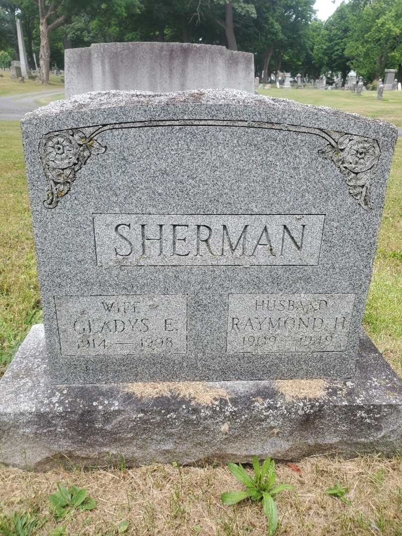 Raymond H. Sherman's grave. Photo 4