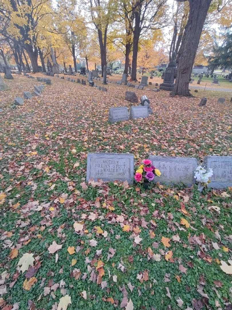 Lillian Stout Walter's grave. Photo 1