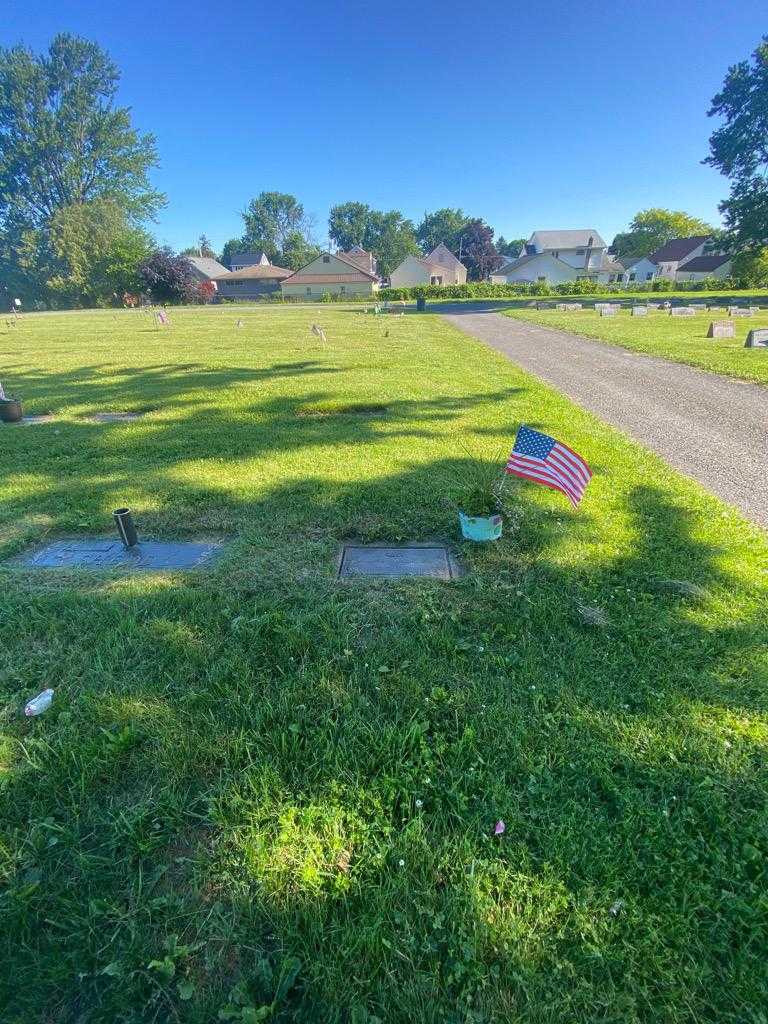 Louise Madonna's grave. Photo 1