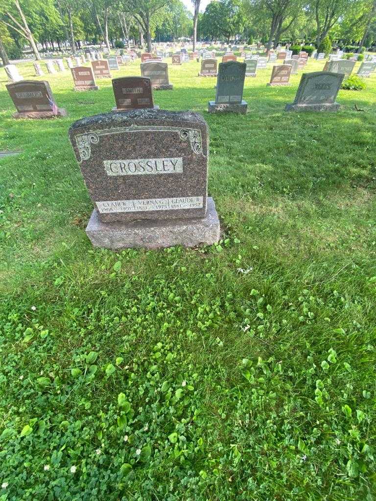 Verna G. Crossley's grave. Photo 1