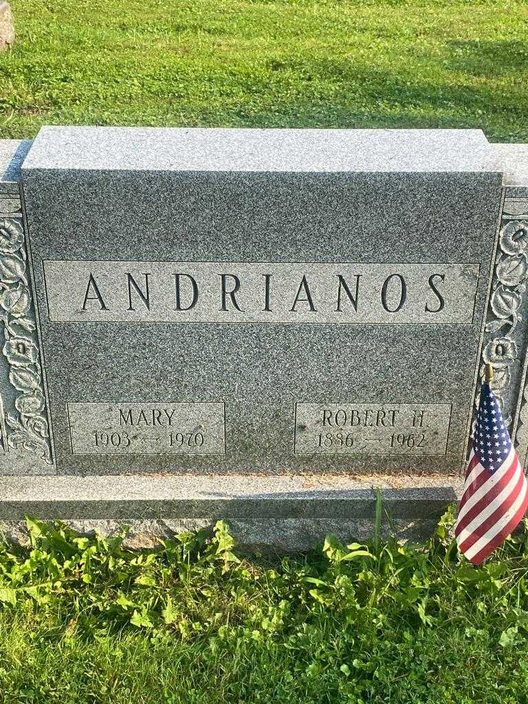 Mary Andrianos's grave. Photo 3