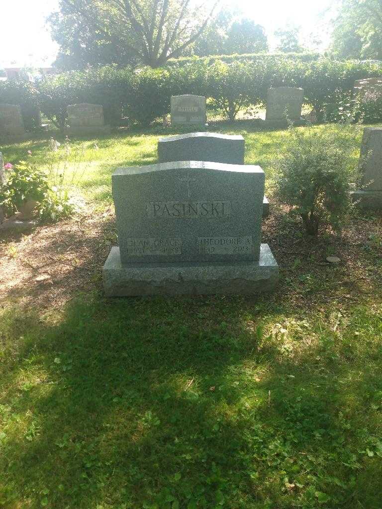 Jean Grace Pasinski's grave. Photo 1