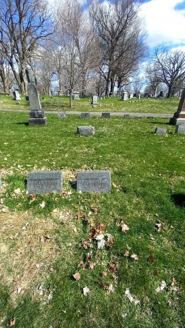 Ida V. Gilbert's grave. Photo 2