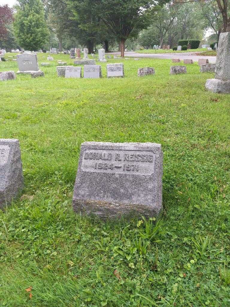 Donald R. Reissig's grave. Photo 1