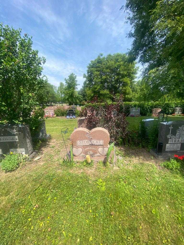 Sybil Stobnicke's grave. Photo 1