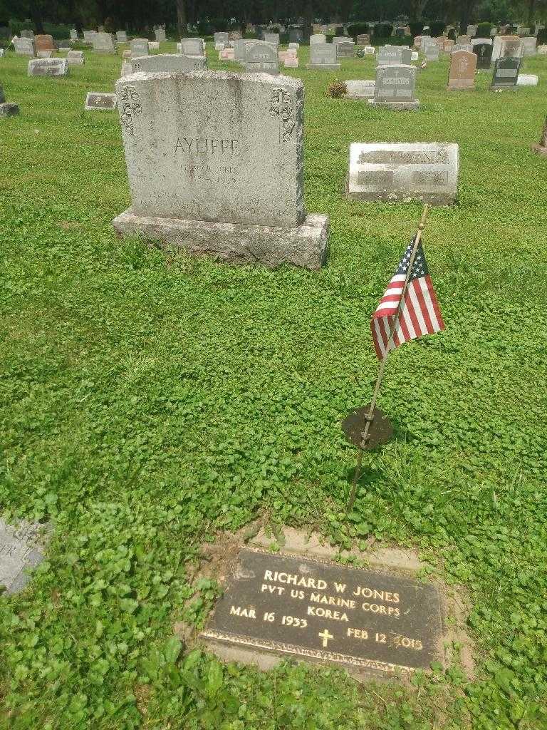 Eleanor Jones's grave. Photo 3