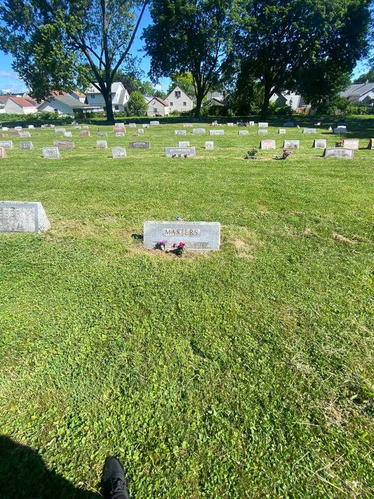 Mina L. Masters's grave. Photo 1