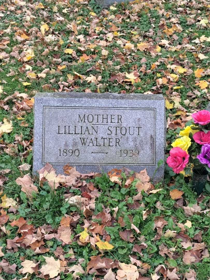 Lillian Stout Walter's grave. Photo 2