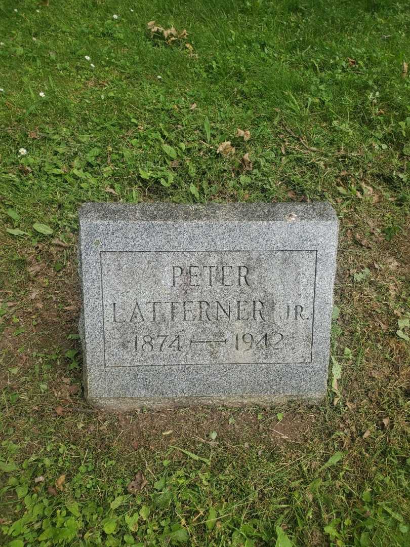 Peter Latterner Junior's grave. Photo 3