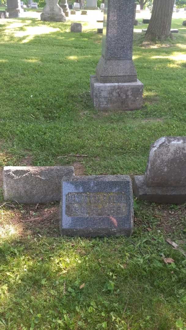 Henriette E. Korb's grave. Photo 2