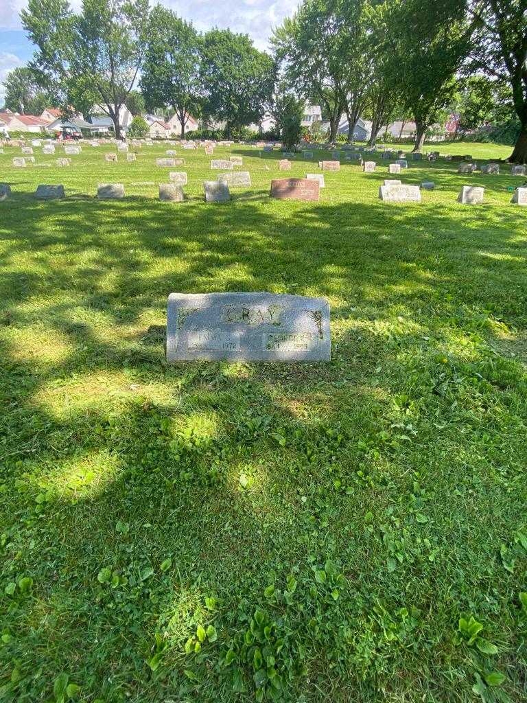 Emma G. Gray's grave. Photo 1