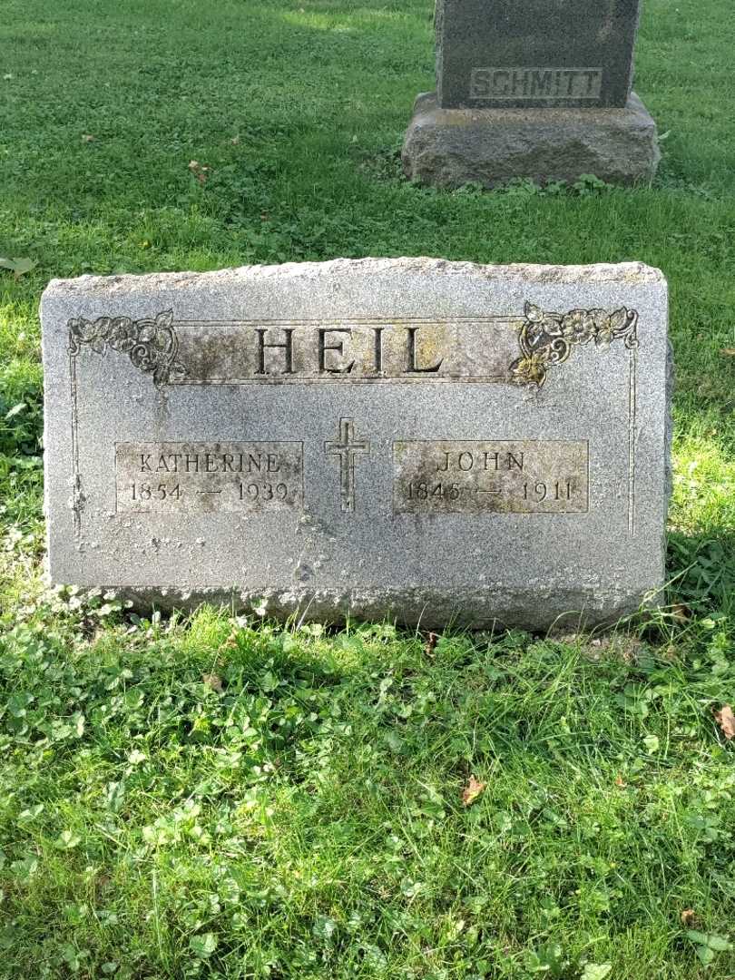 Katherine Heil's grave. Photo 2