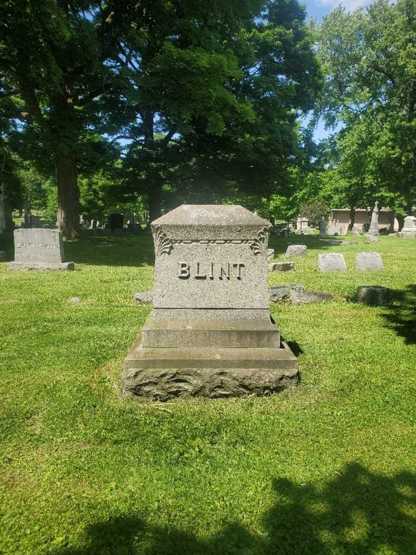 Caroline Blint's grave. Photo 5