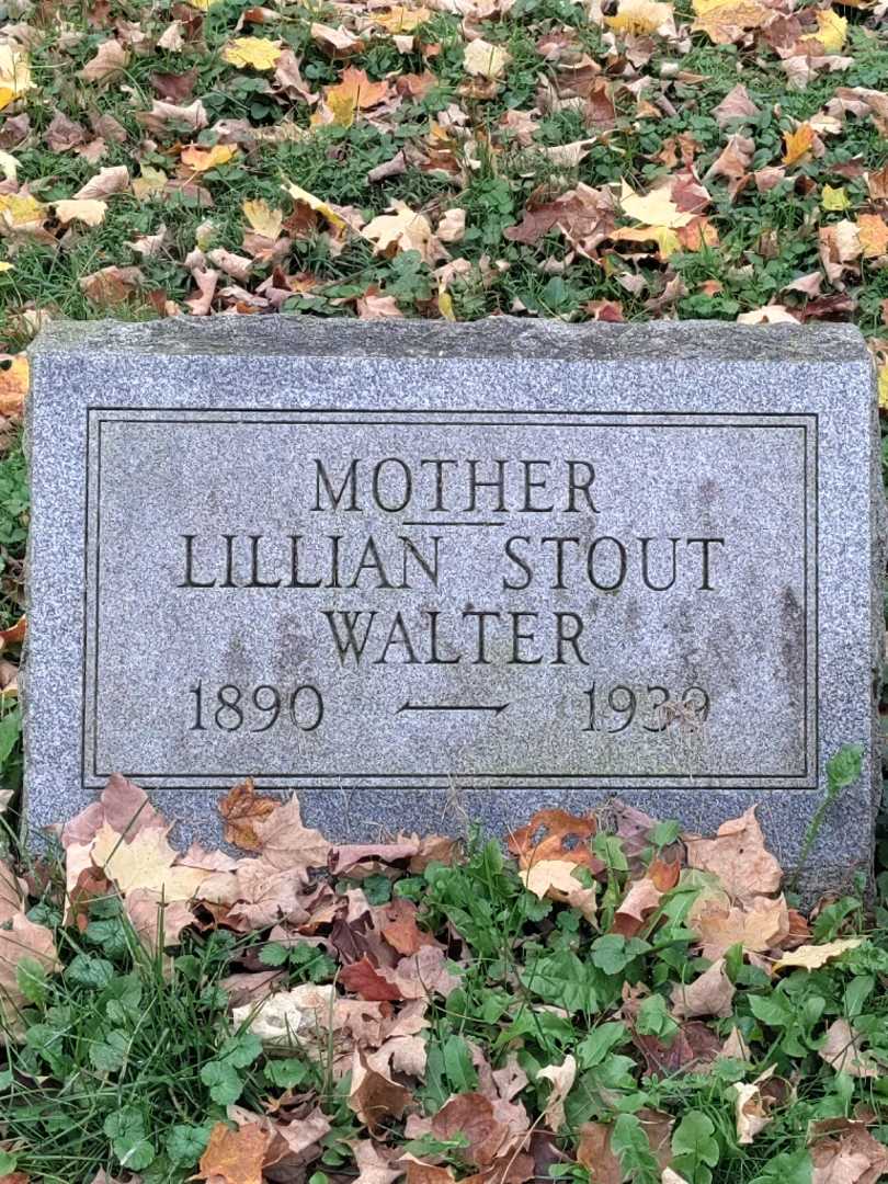 Lillian Stout Walter's grave. Photo 3