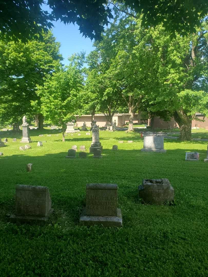 Emil Deutch's grave. Photo 2