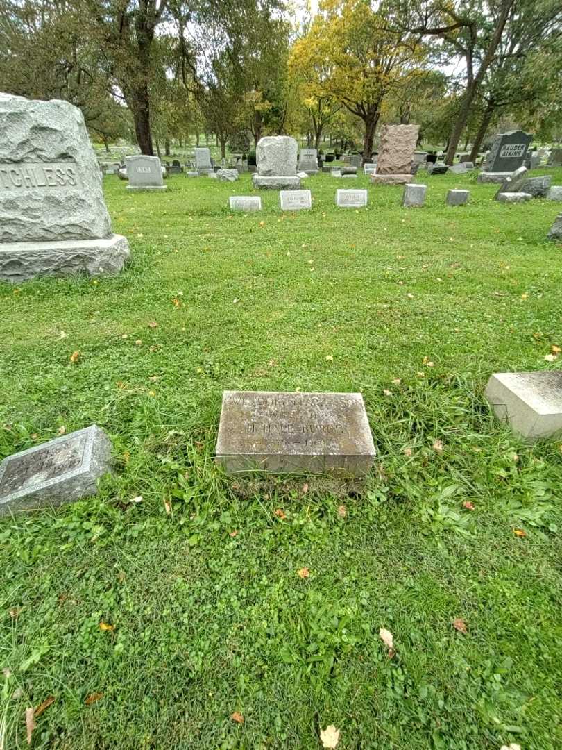 Gwendolyn Burch Parkinson's grave. Photo 1