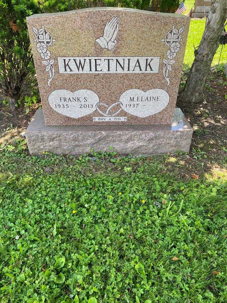 Frank S. Kwietniak's grave. Photo 2