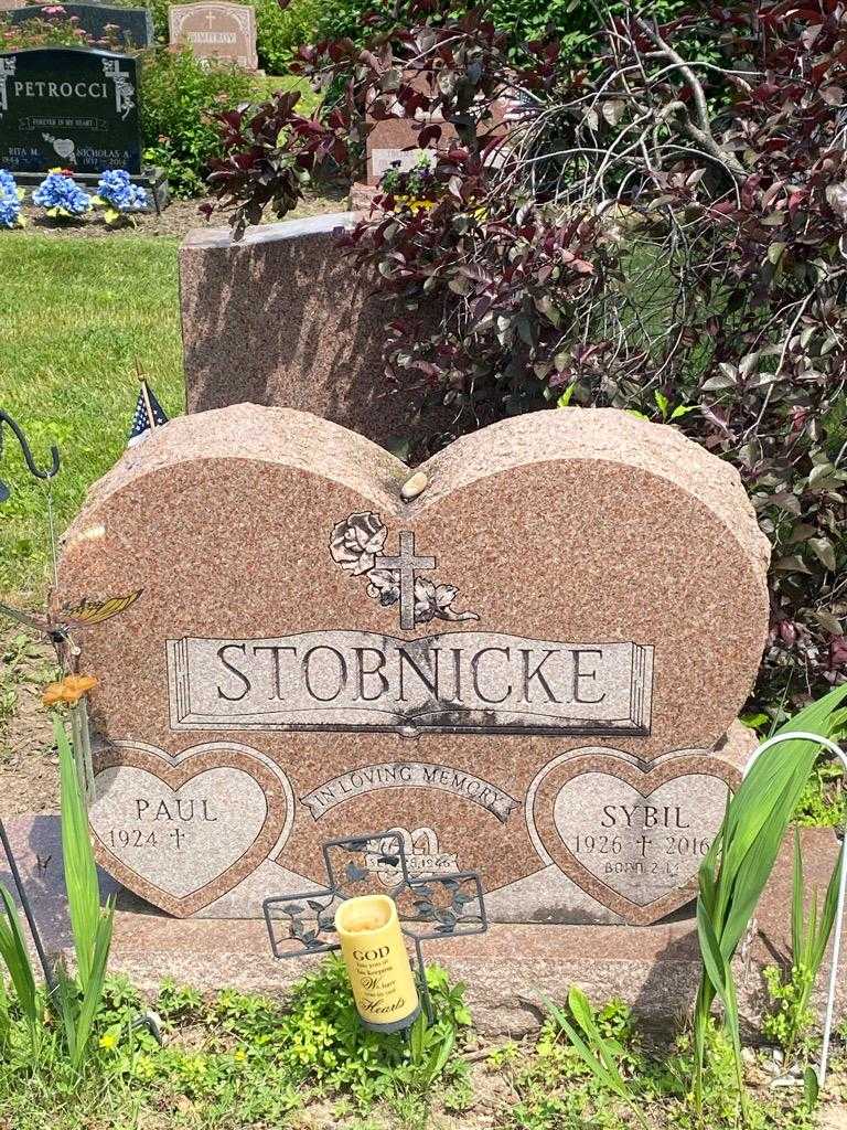 Sybil Stobnicke's grave. Photo 3