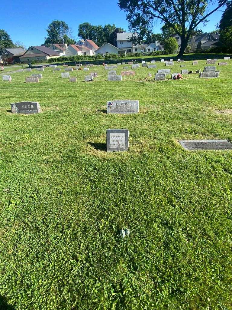 Bertha E. Philo's grave. Photo 1