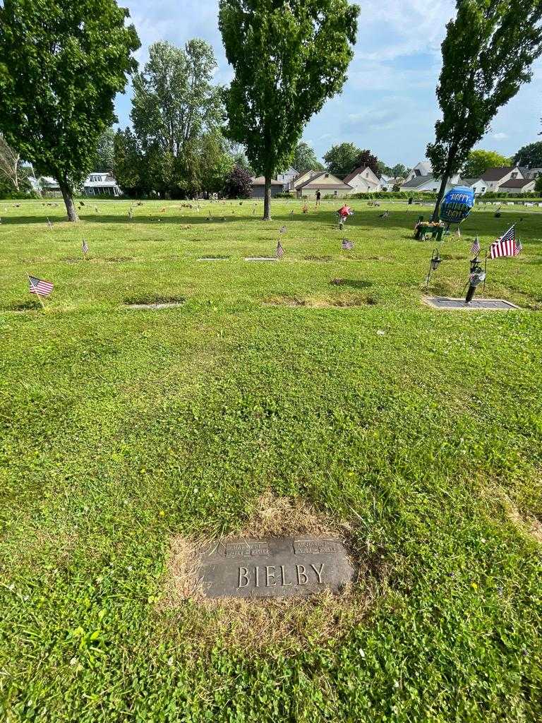 Harpiett Bielby's grave. Photo 1