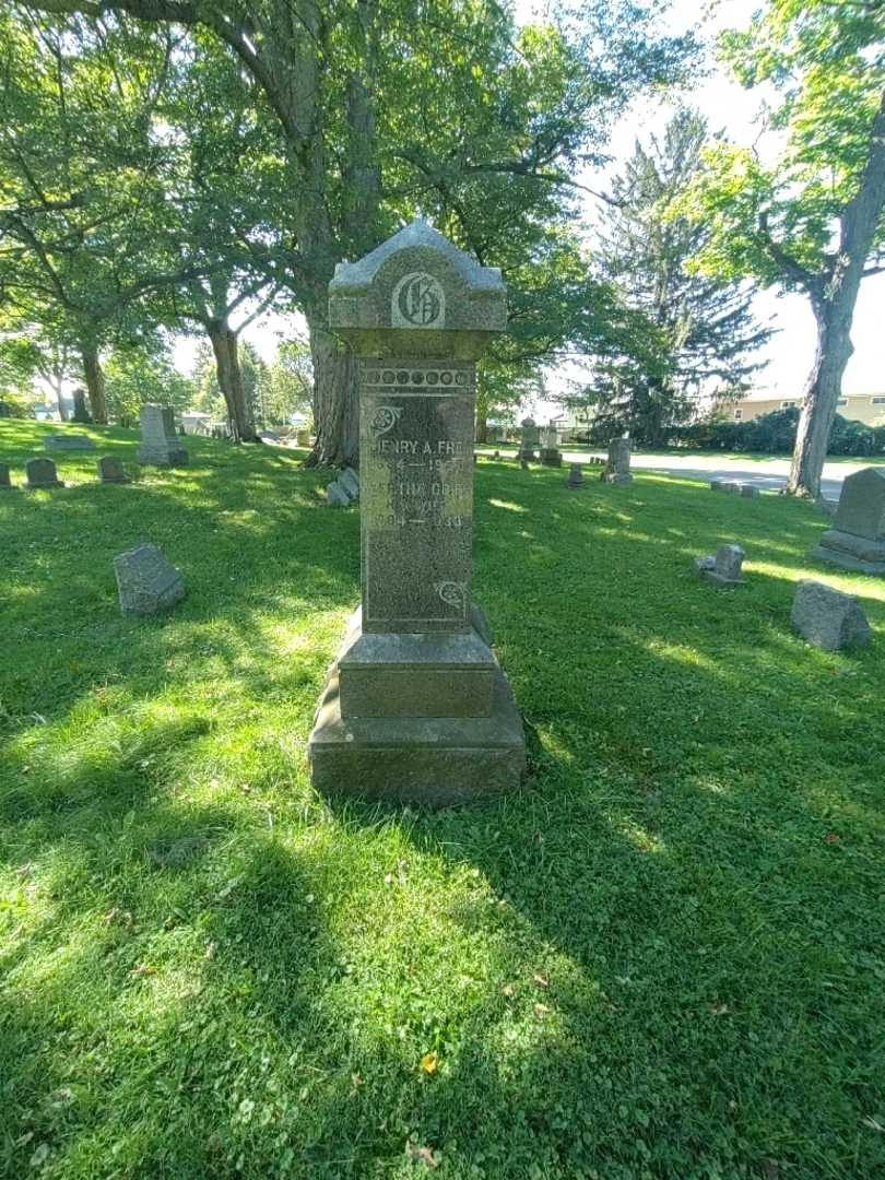 Henry A. Frey's grave. Photo 4