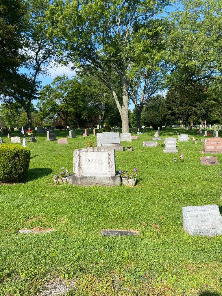Robert H. Fraser's grave. Photo 2