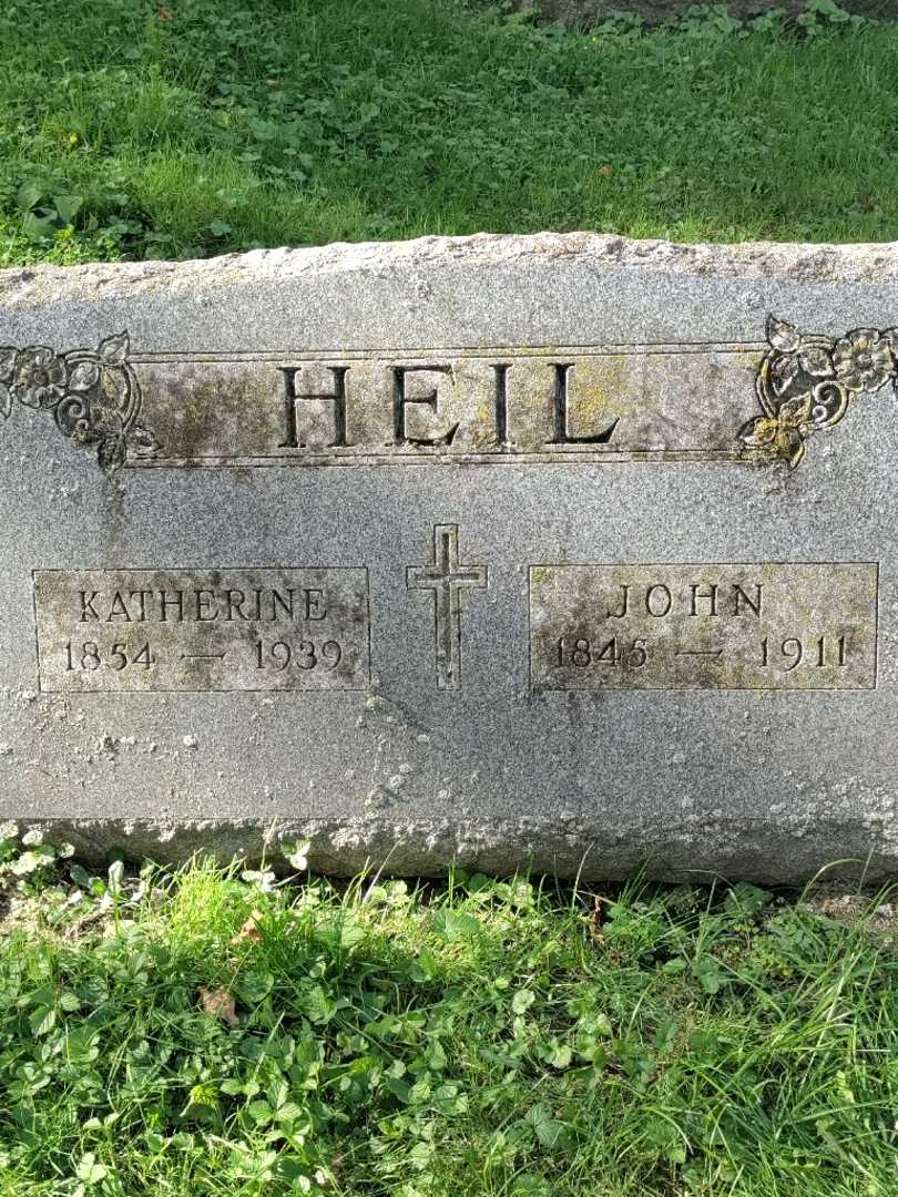 Katherine Heil's grave. Photo 3