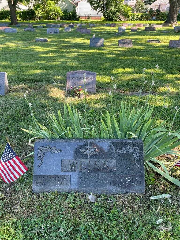 Dolores A. Weiss's grave. Photo 2