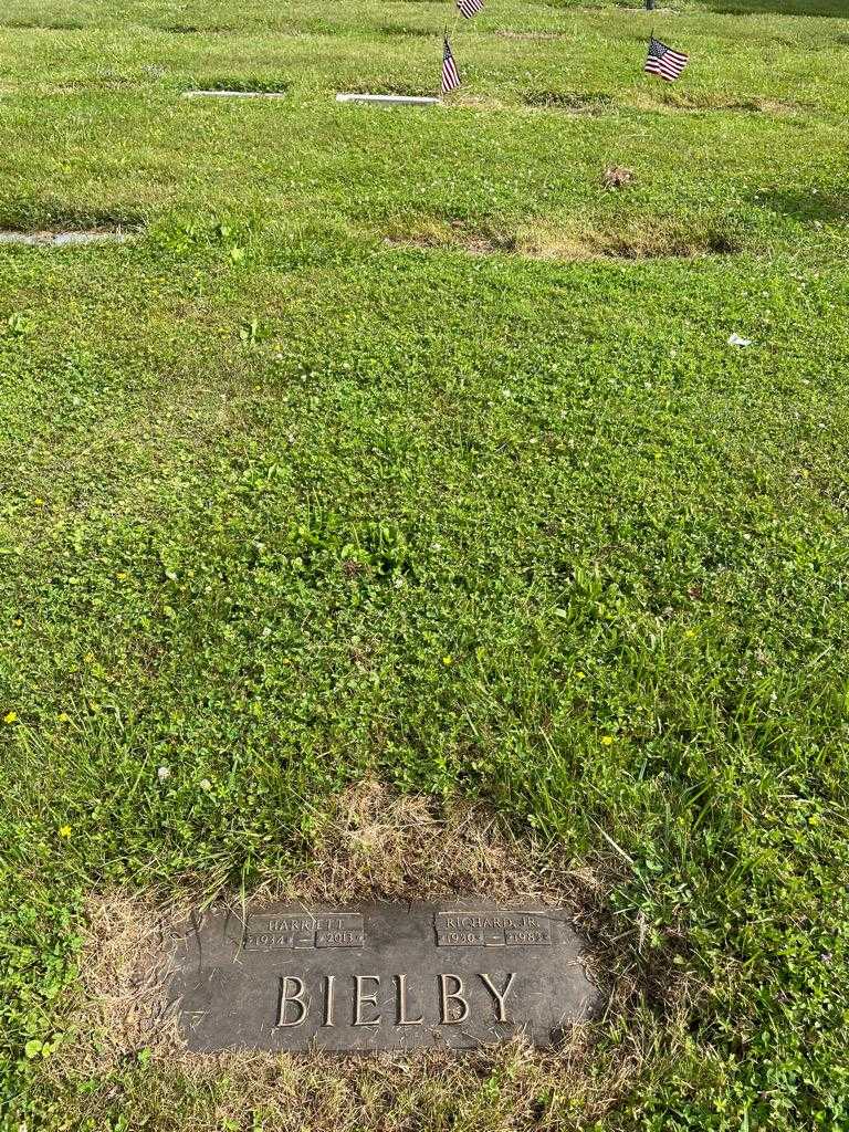 Harpiett Bielby's grave. Photo 2