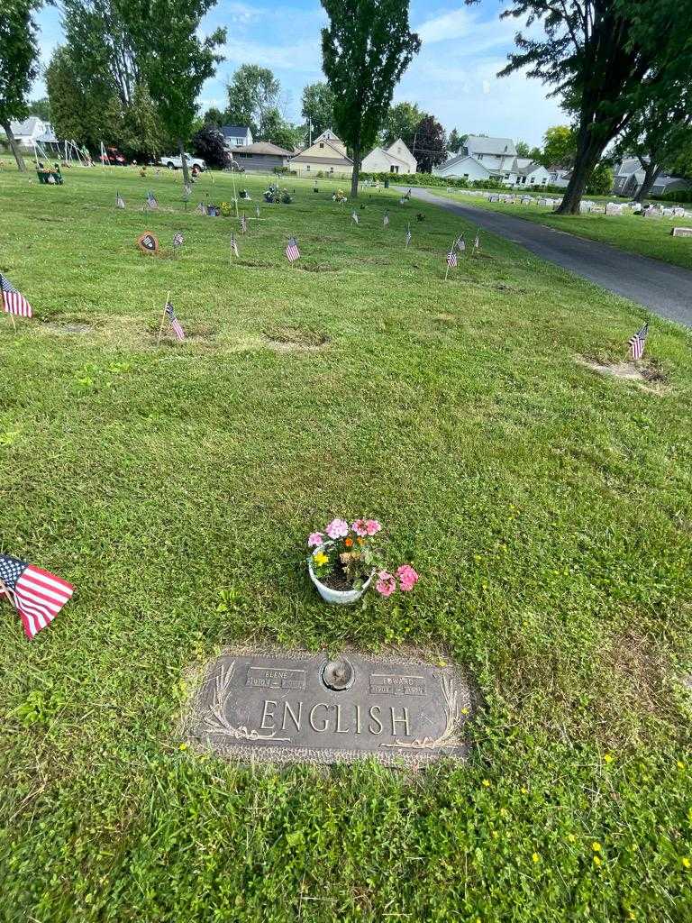 Elene English's grave. Photo 1