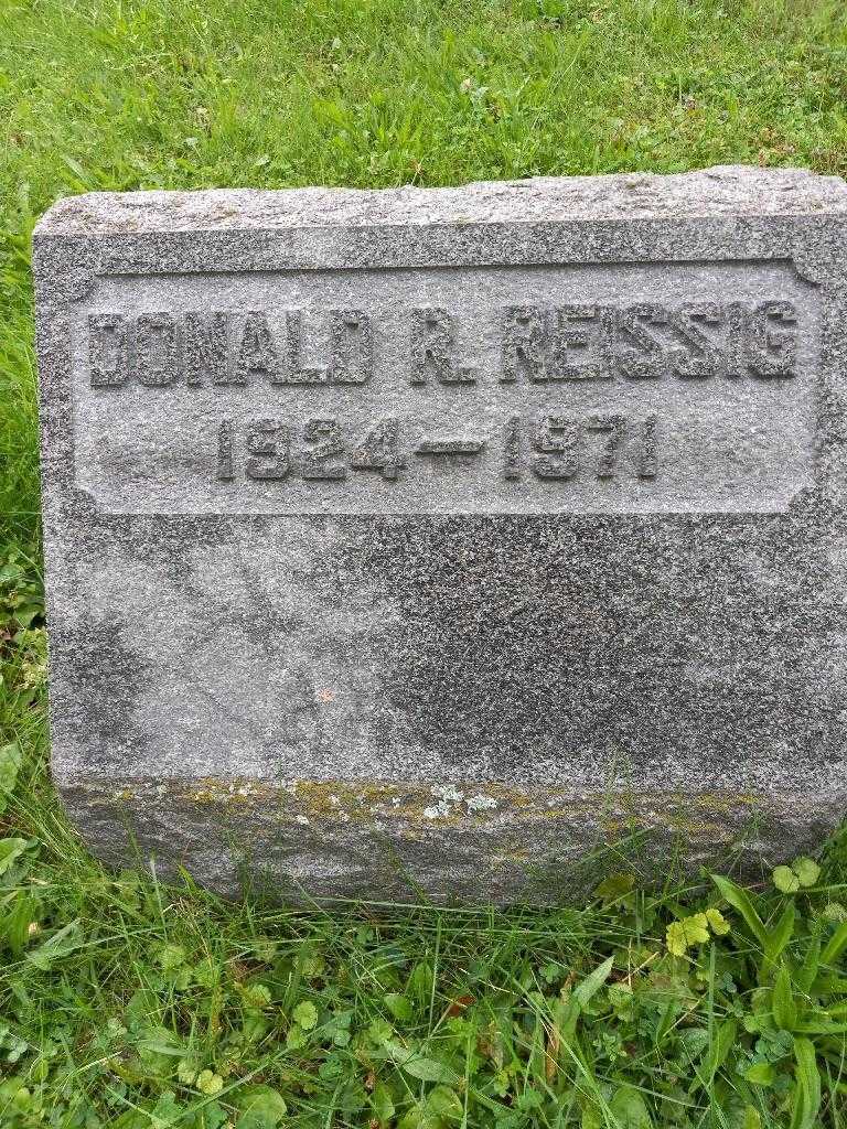 Donald R. Reissig's grave. Photo 3
