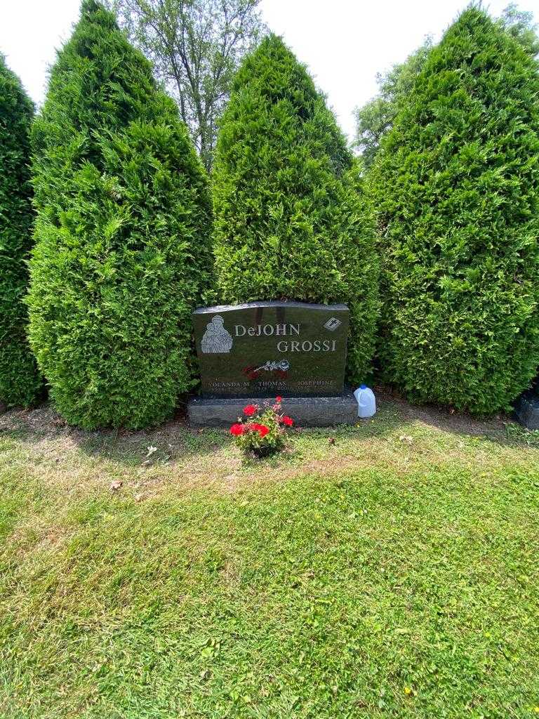 Josephine Grossi's grave. Photo 1