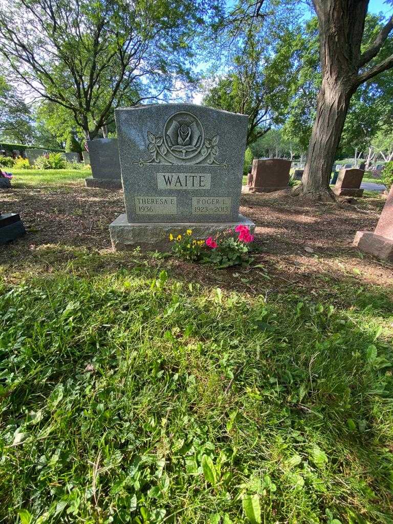 Roger L. Waite's grave. Photo 1