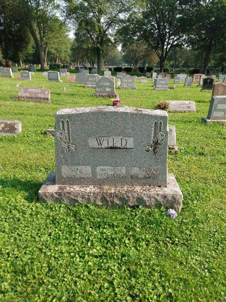 Matilde Wild's grave. Photo 1
