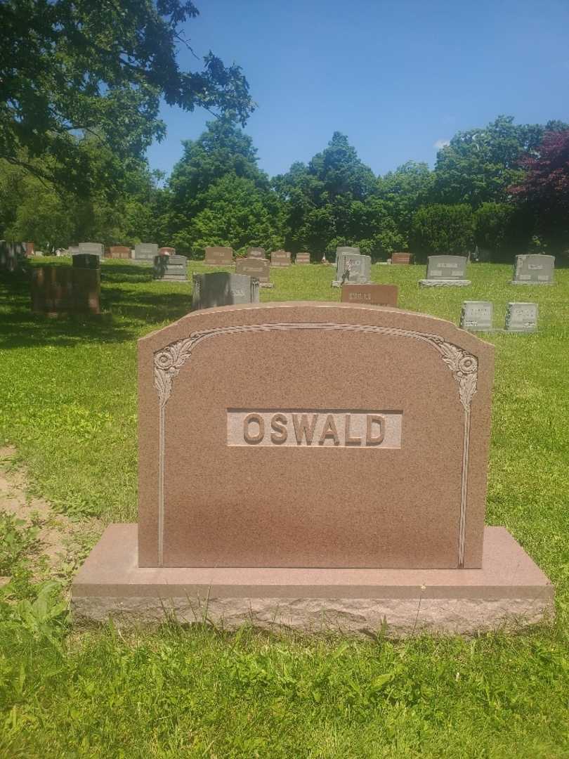 Henry F. Oswald's grave. Photo 4