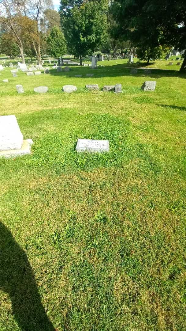 Ruth E. Stewart Smith's grave. Photo 1