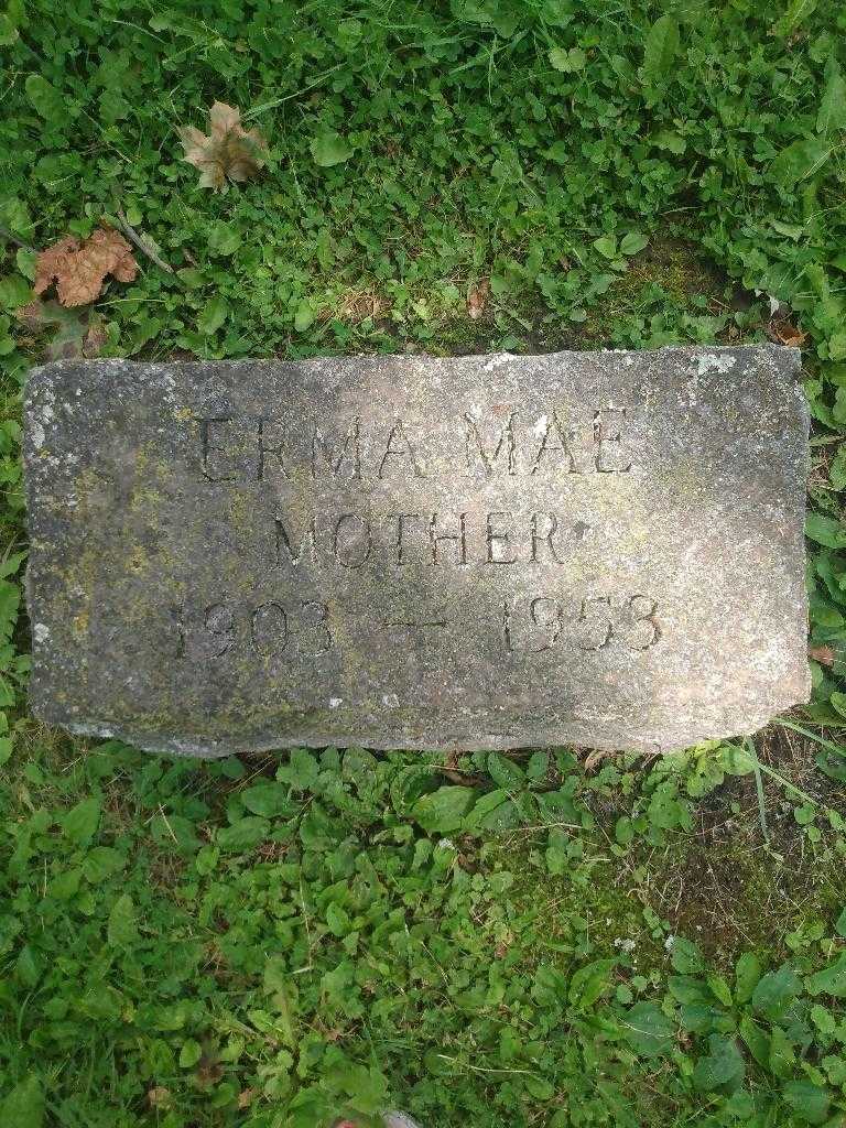 Erma Mae Yalden's grave. Photo 3
