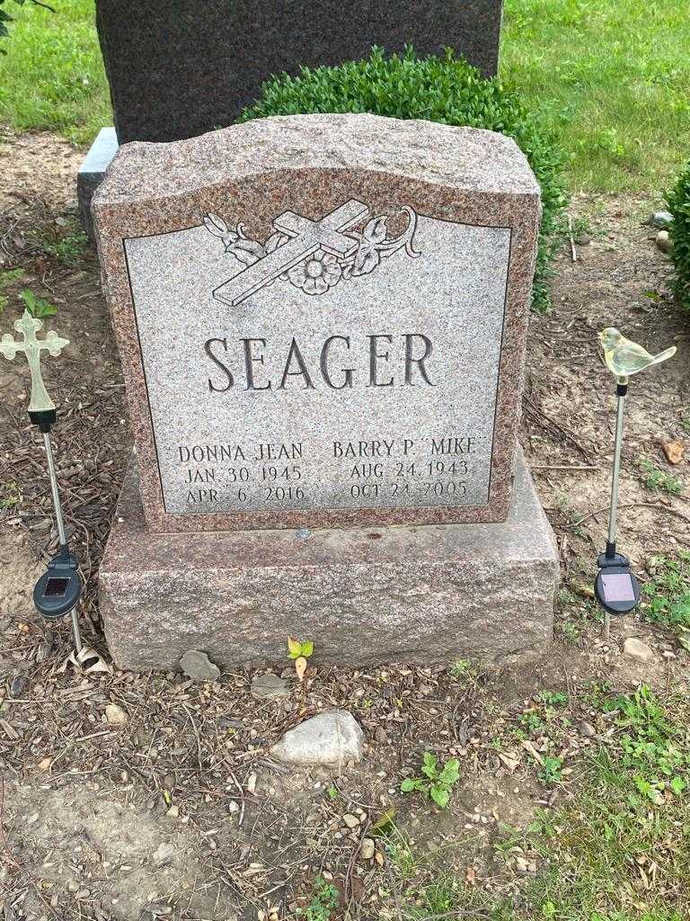 Donna Jean Seager's grave. Photo 3
