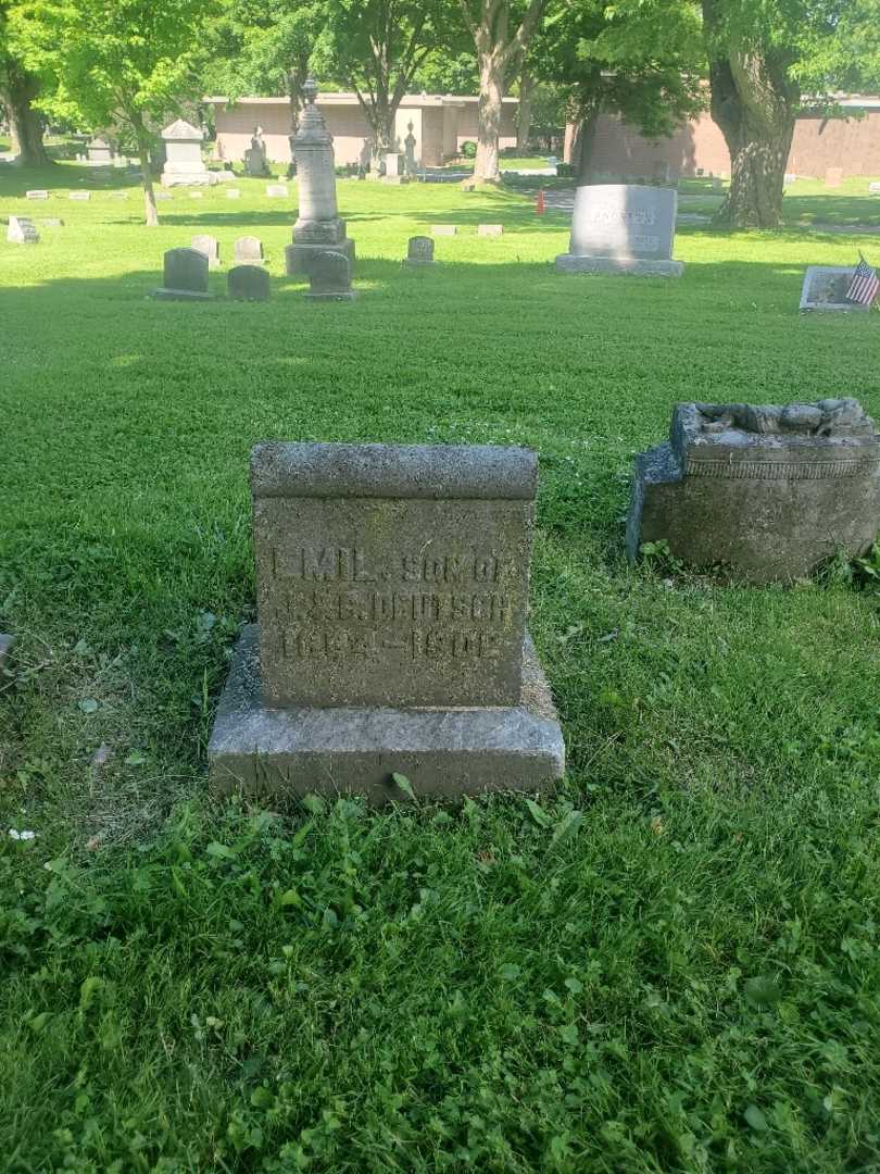 Emil Deutch's grave. Photo 3