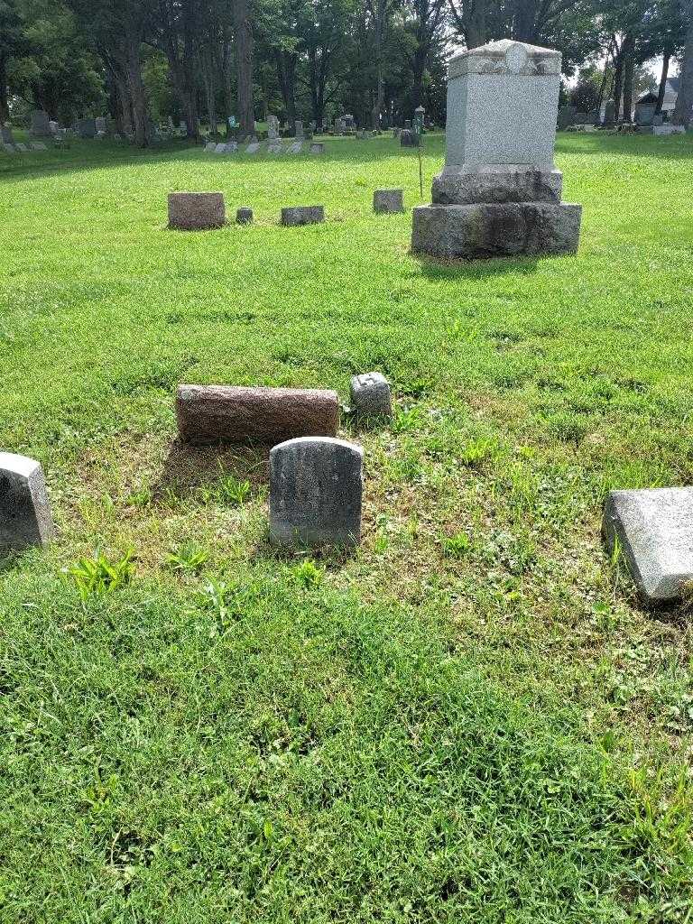 Emma Volz's grave. Photo 1