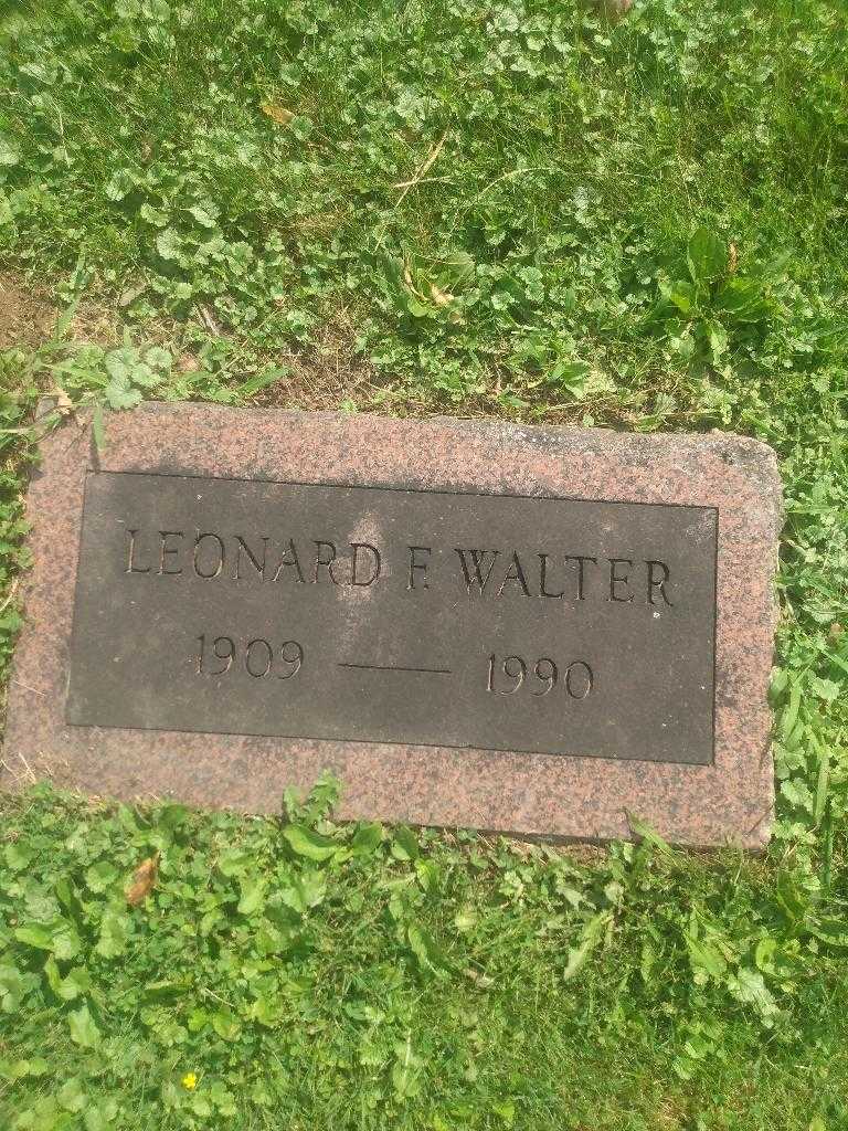 Leonard E. Walter's grave. Photo 3