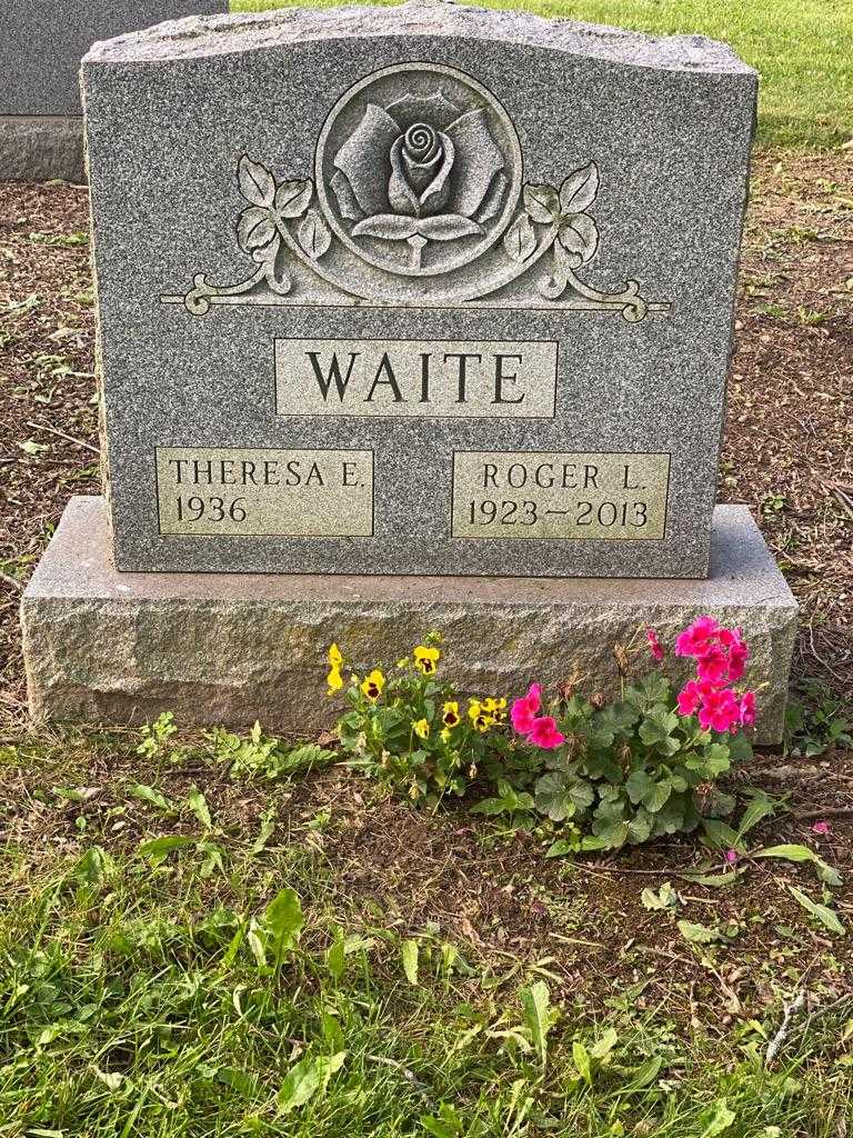 Roger L. Waite's grave. Photo 3