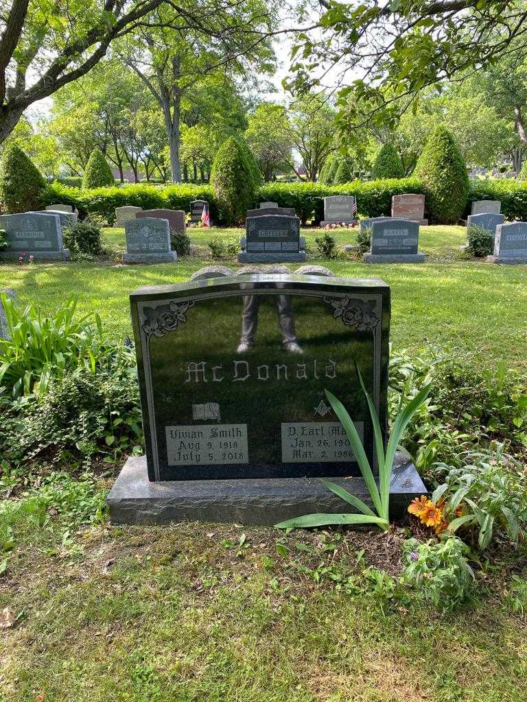 Vivian Smith McDonald's grave. Photo 2