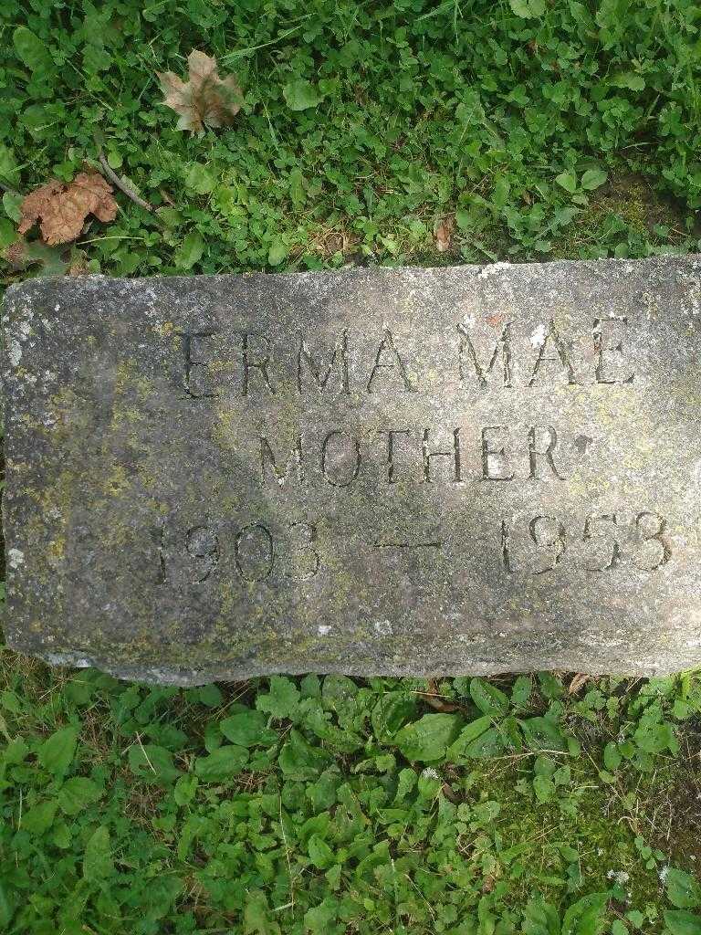Erma Mae Yalden's grave. Photo 4