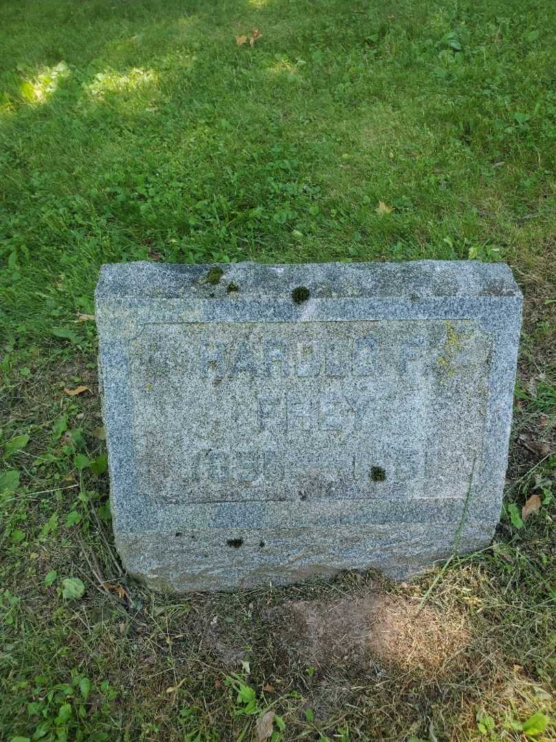 Harold F. Frey's grave. Photo 3