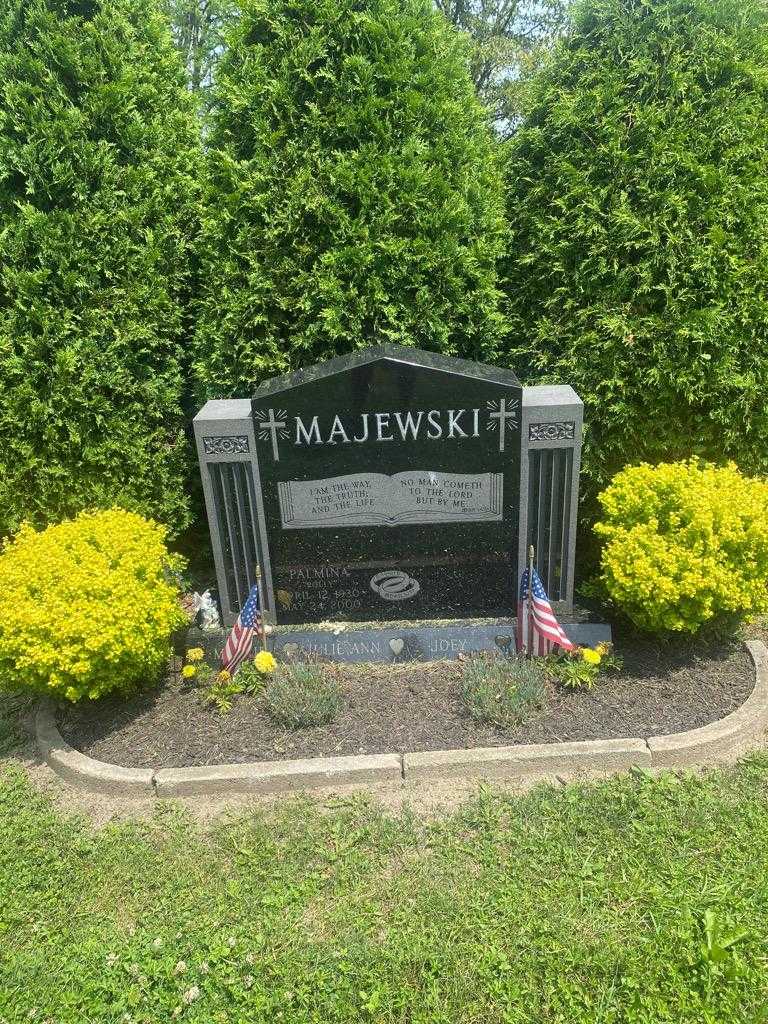 Palmina "Polly" Majewski's grave. Photo 2