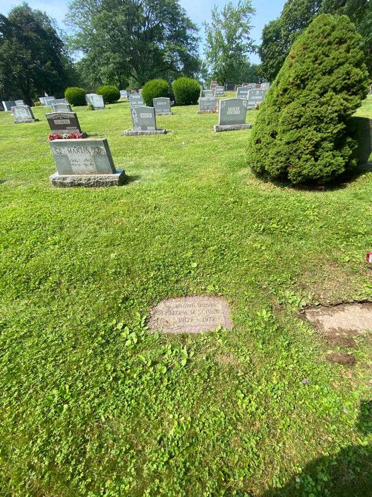 Leona Schenk's grave. Photo 1